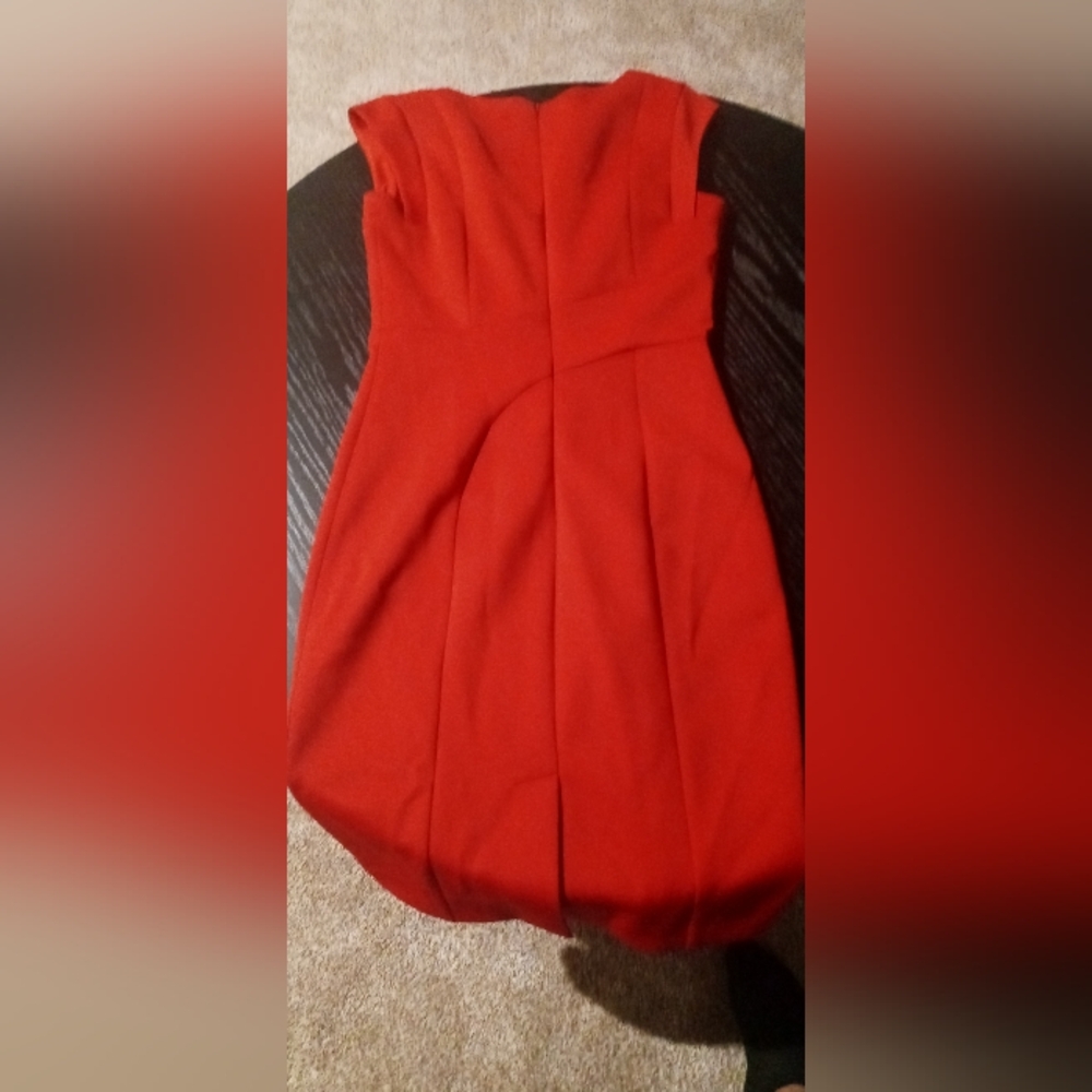 Elegant Red Sleeveless Dress - Picture 4 of 5